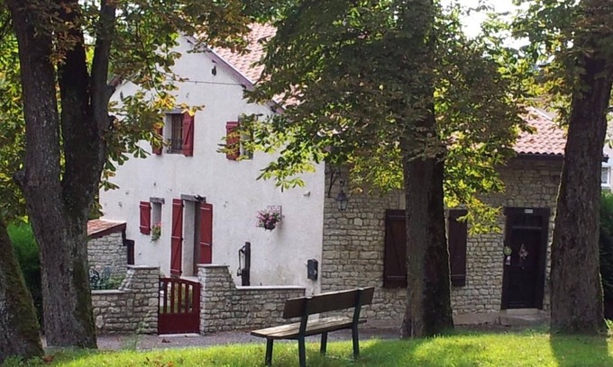 Vadelaincourt Cottage | Charming Historic Village Home with Garden, Fireplace & Modern Amenities in Vadelaincourt
