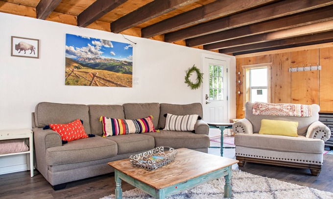 New Castle House | Charming Historic Home, Embrace the Past, Enjoy the Present 13 Mi to GWS