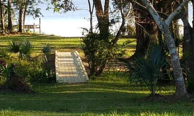 Venetia House | Charming, historic riverfront lodge