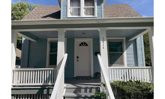 Independence House | Charming Historic Bungalow in Independence