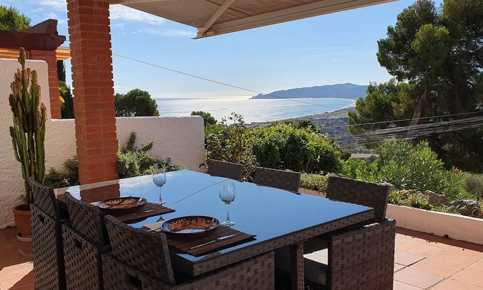 L'Estartit House | Charming house with splendid views over the bay of Estartit