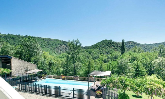 Etables House | Charming Holiday Home in etables with Swimming Pool