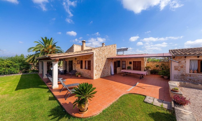 Llubi Villa | Charming Holiday Home “Son Sitges” with Terrace, Fans and Wi-Fi
