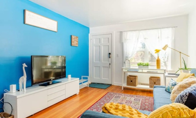 Greenwood House | Charming home 3BR/2BA Northgate - Big group getaway
