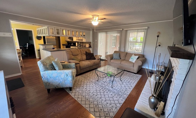 Northeast Pensacola House | Charming home near 1-10, WiFi, deck, close to everything, yard, pets, 65” TV.