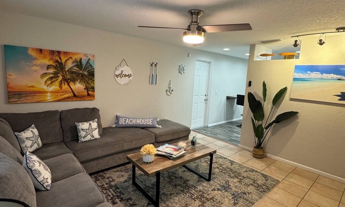 Trailer Estates House | Charming home near Anna Maria Island with Jacuzzi