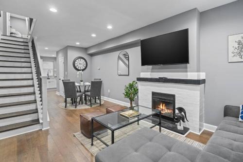 Downtown Baltimore House | Charming Home Parking, Sleeps 10, Wfh Space