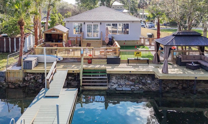 Spring Hill House | Charming home right off the main river. short paddle to hospital hole.