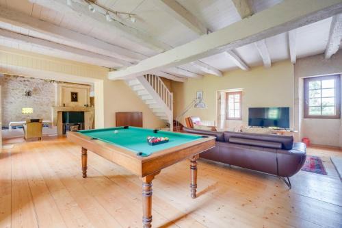 Blasimon House | Charming home with a pool