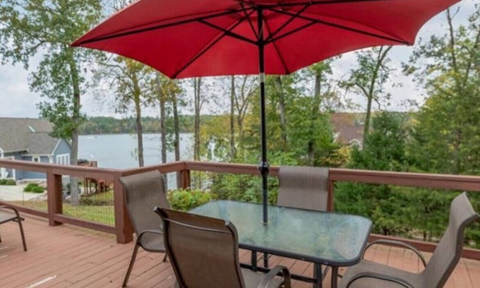 Wise House | Charming home with lake views