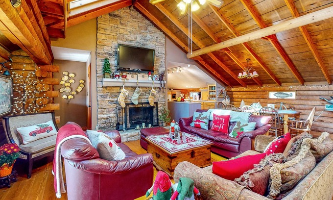 Gainesville House | Charming home with amazing views of the water, inviting screened porch