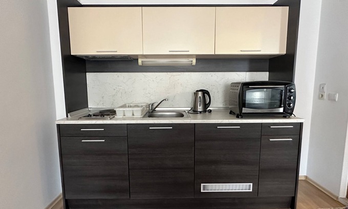 Kvartal Noviya Grad Apartment | Charming hotel suite with AC and WiFi in lovely Bansko