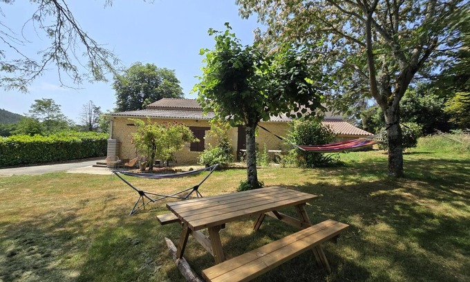 Siorac-en-Perigord Cottage | Charming house in Périgord for 2 with private terrace
