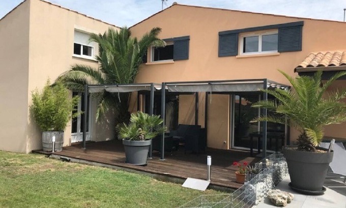 Nieul-sur-Mer House | Charming house, 5 minutes from the ocean, La Rochelle and the Ile de Ré.