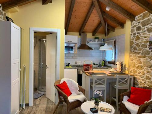 Las Rubias House | Charming house in Biescas with shared pool