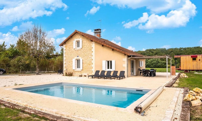 Hautefort House | Charming House in Hautefort with Pool & Nature