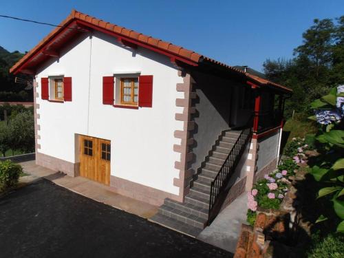 Etxalar House | Charming house in Larrapil Sarriku cosy fireplace