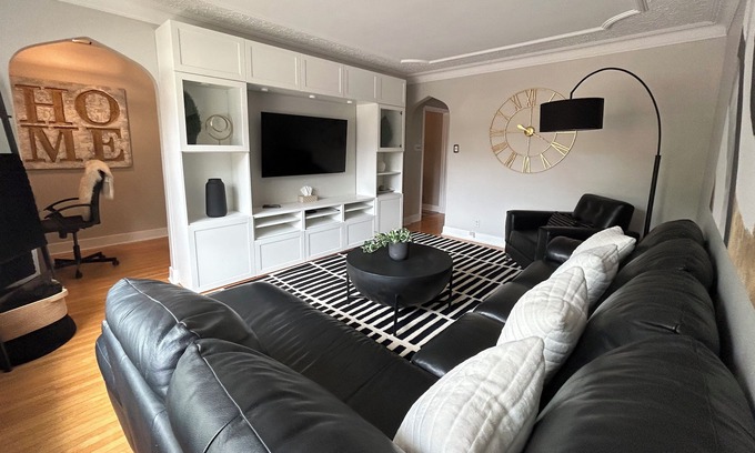 Winnipeg House | Charming House| Little Italy, Winnipeg | Free Parking