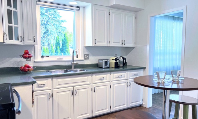 Richmond Hill House | Charming house near local dining & shopping