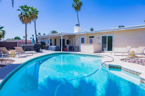 Raskin Estates House | Charming House near Kierland Pool Heater Hot Tub