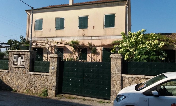 Dafnata House | Charming House with beautiful country view from large terrasse