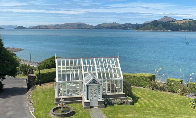 Dunedin House | Charming house with WiFi in welcoming Dunedin