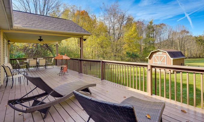 Howard House | Charming Howard Getaway w/Deck, 1 Mi to Lake!