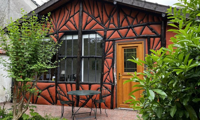 Le Parc Saint-Maur Apartment | Charming independent guest house - spacious studio with terrace and garden, 25 minutes from Paris