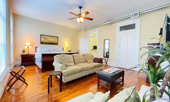 Paris Apartment | Charming & Inviting Apartment in Historic Downtown Paris, Ky.