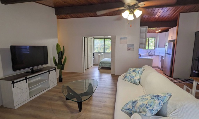 Kailua House | Charming Kailua Hillside 2 bedroom, 1.5 bath w/split AC, ceiling fans, WiFi