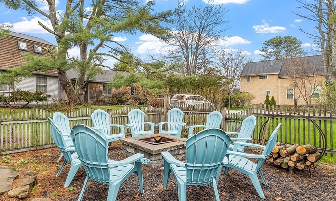 Kennebunk House | Charming Kennebunk Cape - Walk to Dock Square!