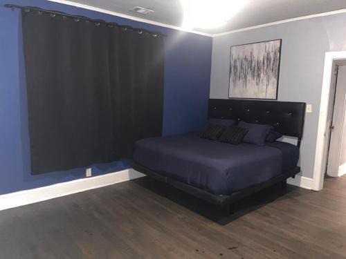 Decatur Apartment | Charming King bed & Queen Sofa bed & TV Wifi