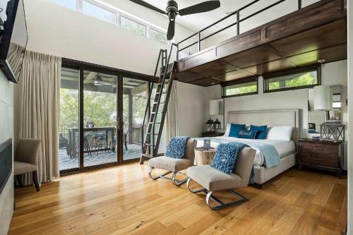 Spicewood House | Charming Lake Getaway with Loft - Pickleball & BBQ
