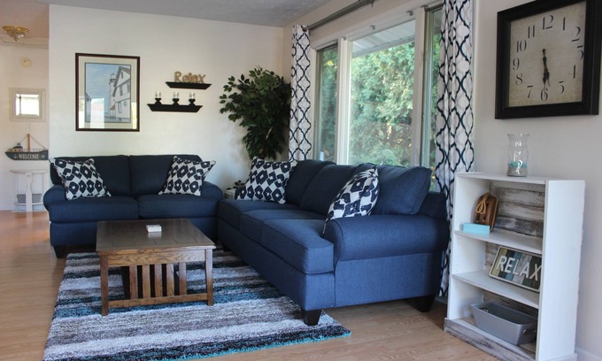 Huron House | Charming Lake House in Huron; close to Cedar Point, Sports Force, Kalahari