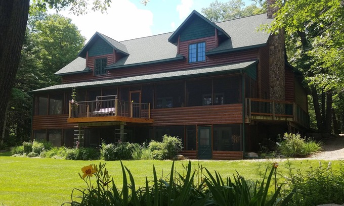 Longville House | Charming Lake Lodge Private Bar 5500 Acre Woman Lake Chain