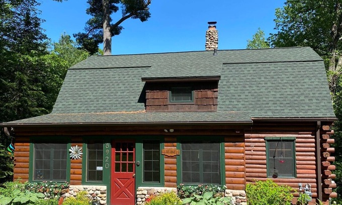 Minocqua House | CHARMING LAKE SHISHEBOGAMA LOG HOME - Sleeps 6- 3bd and 2.5 bath