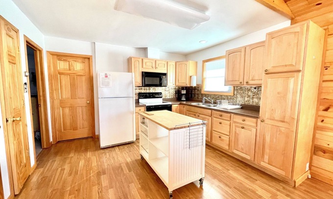 Gordon Cabin | Charming lakefront cabin in tranquil Gordon/Wascott. Pet Friendly.