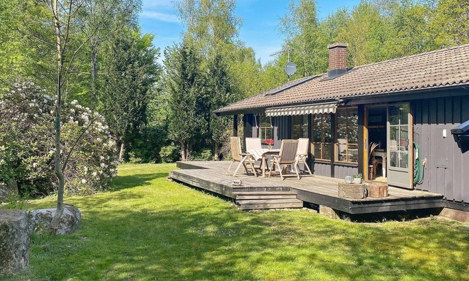Orkelljunga Municipality House | Charming lakeside cottage getaway