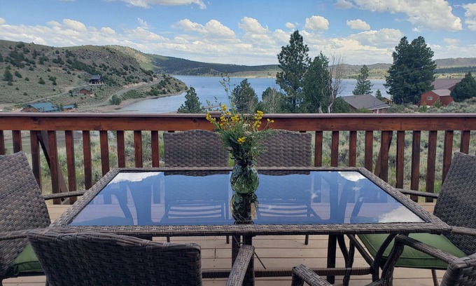 Mammoth Creek Cabin | Charming Lakeview Cabin at Panguitch Lake