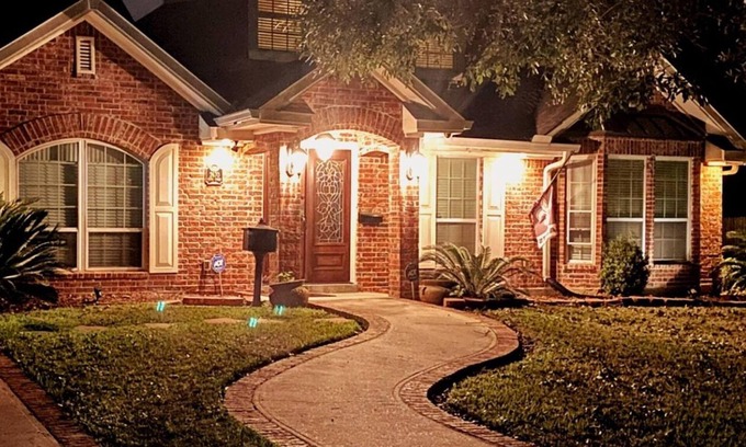 Algiers House | Charming large 4-bedroom house with movie room in vibrant New Orleans!n