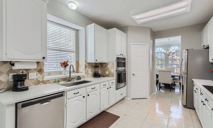 Southwest Carrollton House | Charming Leicester Retreat