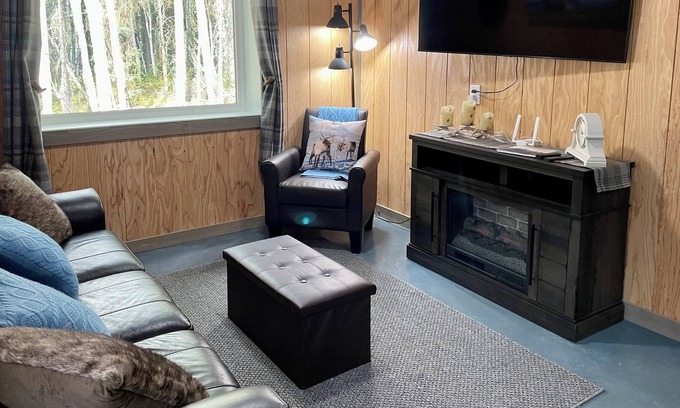 North Pole Cabin | Charming Log Cabin