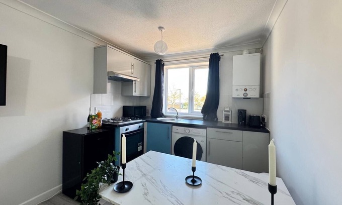Thamesmead Apartment | Charming London Apartment Retreat