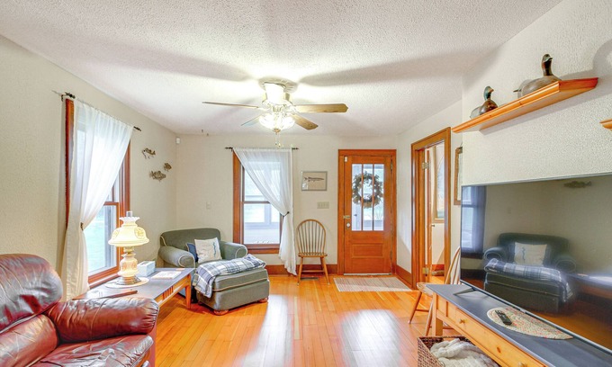 Park Rapids House | Charming Long Lake Home w/Dock on 2 Acres!