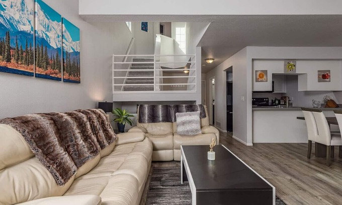 Sand Lake House | Charming Luxe Home Sleeps 4