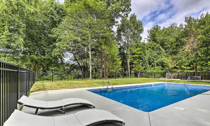 Madison Cottage | Charming Madison Retreat ~ 3 Mi to Beaches!