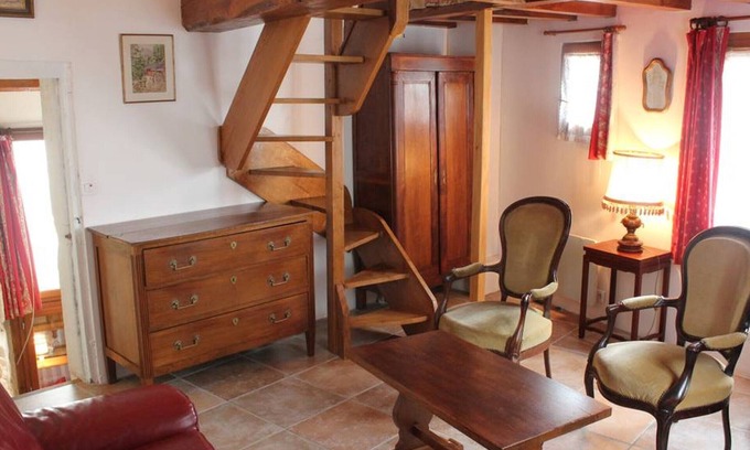 Loches Cottage | Charming Medieval City Gîte: Unique 3-Level Home, Troglodytic Room, WiFi, Near Loire Castles