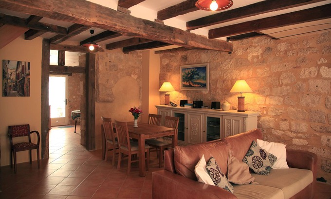Issigeac House | Charming Medieval town house with courtyard in Issigeac