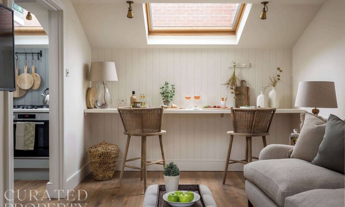 Winchester House | Charming Mews House in Historic Winchester