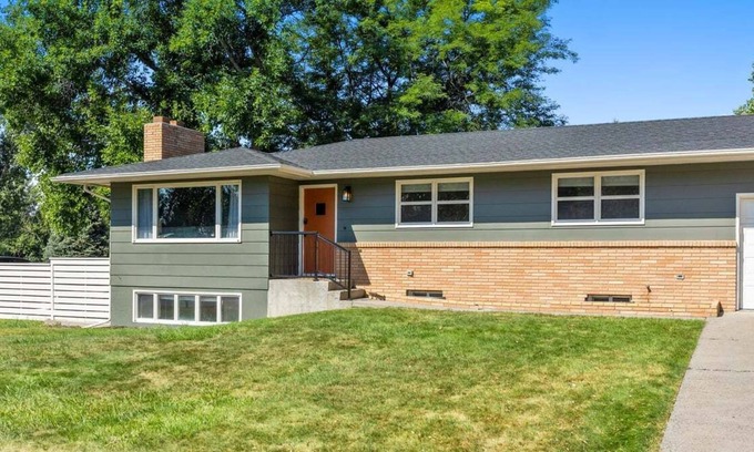 Billings Apartment | Charming Mid-Century West End Home